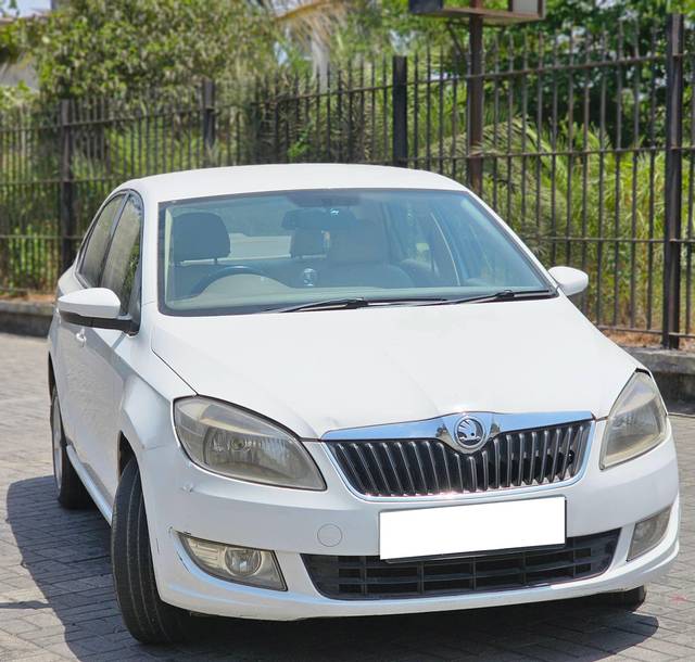 https://images10.gaadi.com/usedcar_image/4517113/original/processed_ed5ca3c7a850dbc61629a9d1ea4addea.jpg?imwidth=6400
