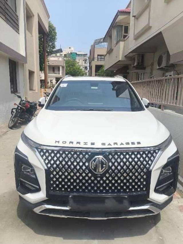 https://images10.gaadi.com/usedcar_image/4517123/original/processed_50365451-c39e-4404-bd0c-7fcf66fedc3c.jpg?imwidth=6400