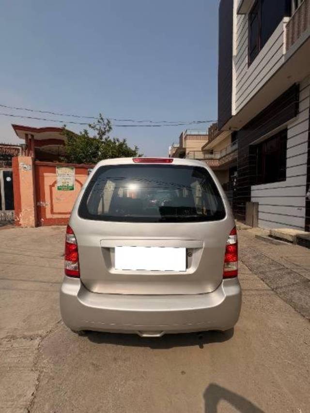 https://images10.gaadi.com/usedcar_image/4517126/original/processed_3512ef9e-503b-447d-925a-92ffe06c3f63.jpeg?imwidth=6402