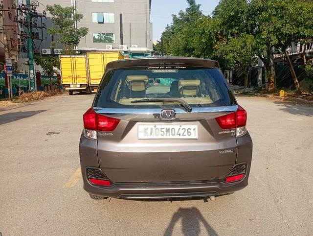https://images10.gaadi.com/usedcar_image/4517130/original/110a5db27ba4b84d3698a170c675e29e.jpg?imwidth=6402