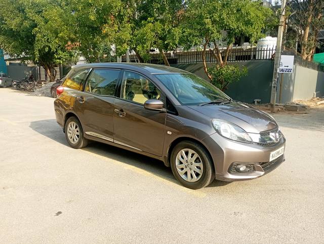 https://images10.gaadi.com/usedcar_image/4517130/original/b7ced21bf5f02b2d8aa2b53f9f15f04c.jpg?imwidth=6400