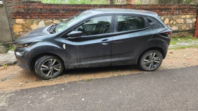 https://images10.gaadi.com/usedcar_image/4517172/original/077ce699-b374-4d1a-bfb2-e1b338a5b0d8.jpg?imwidth=6400