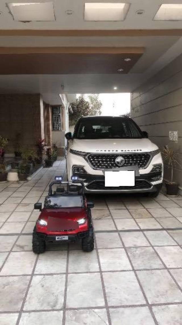 https://images10.gaadi.com/usedcar_image/4517189/original/processed_d8022b9f-5479-422d-8710-72b2780cea72.jpeg?imwidth=6400