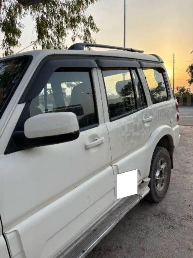 https://images10.gaadi.com/usedcar_image/4517191/original/processed_fdc0cf3f-9bed-42c4-8d09-efa4cde5743d.jpeg?imwidth=6400
