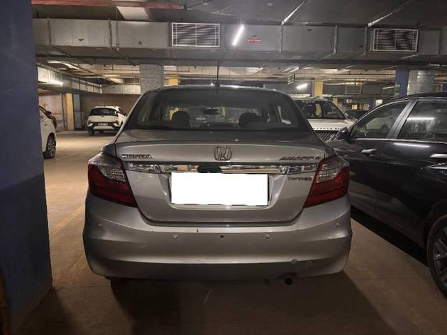 https://images10.gaadi.com/usedcar_image/4517209/original/processed_2c1b4211-b9a2-4402-9420-35771a0f573b.jpg?imwidth=6401
