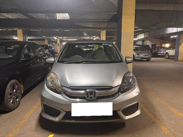 https://images10.gaadi.com/usedcar_image/4517209/original/processed_3e123bb1-aeb1-4631-aafe-578f465be399.jpg?imwidth=6402