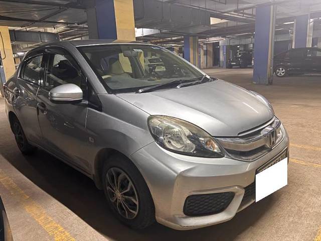 https://images10.gaadi.com/usedcar_image/4517209/original/processed_74cdc89e-7f15-4796-b536-1a78ffbe494a.jpg?imwidth=6400