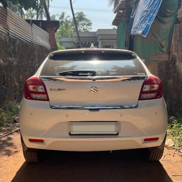 https://images10.gaadi.com/usedcar_image/4517248/original/processed_d9243fc5-eb4a-4cc5-a20a-3e202ba2a206.jpeg?imwidth=6402