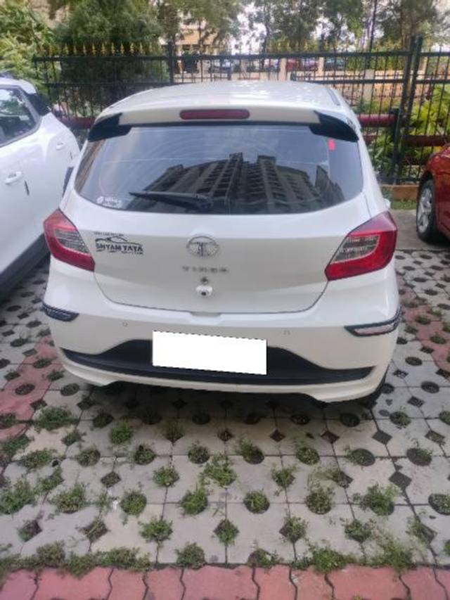 https://images10.gaadi.com/usedcar_image/4517258/original/processed_d51a8d44-ba48-42b8-9266-68e887206aeb.jpg?imwidth=6400