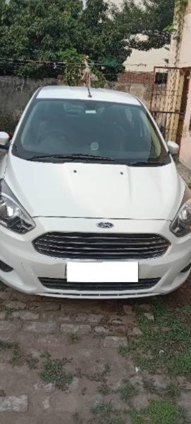 https://images10.gaadi.com/usedcar_image/4517282/original/processed_c8171f63-7c43-49a3-bf97-83b0dda57a85.jpg?imwidth=6402