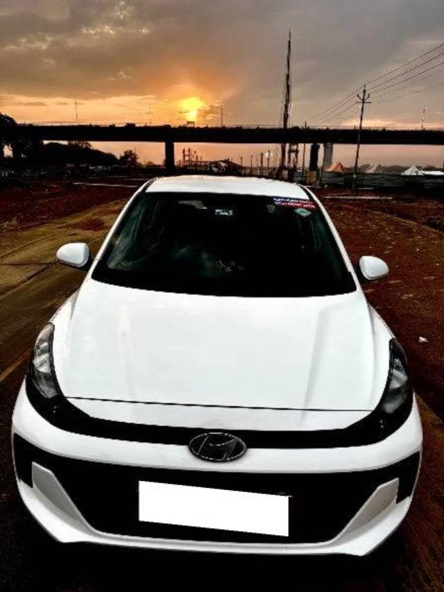 https://images10.gaadi.com/usedcar_image/4517295/original/processed_7a71e580-2c00-4dea-8464-1b79f23ee6b7.jpeg?imwidth=6401