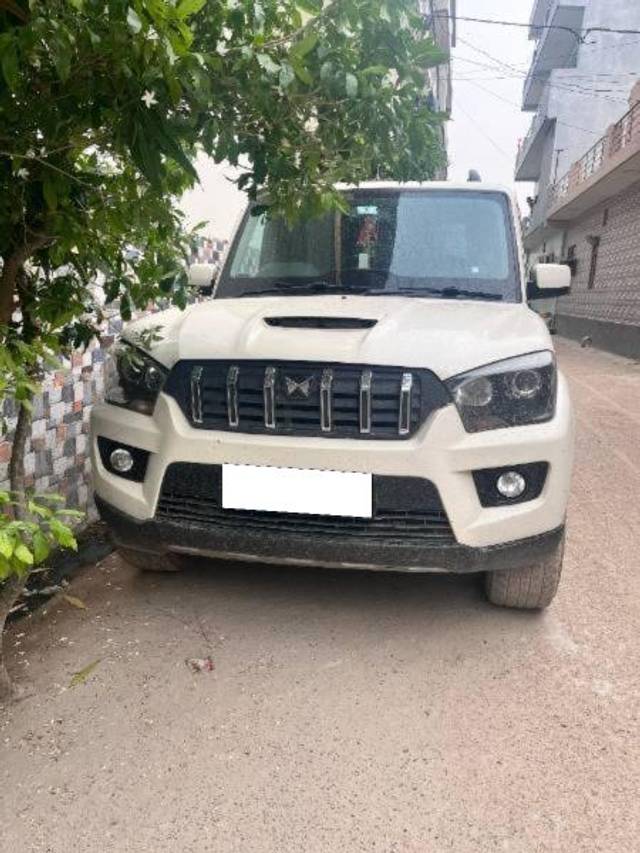 https://images10.gaadi.com/usedcar_image/4517304/original/processed_7448cd53-600b-4fea-ae1f-3f848cce47a7.jpg?imwidth=6400