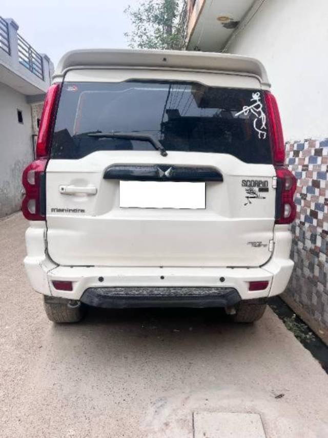 https://images10.gaadi.com/usedcar_image/4517304/original/processed_dfb77274-0c74-4959-bac8-0b0bbb8c2e24.jpg?imwidth=6401