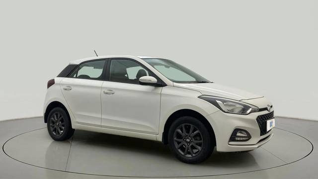 https://images10.gaadi.com/usedcar_image/4517334/original/ad9d2bd6850fe125988f7b16d72b37cb.jpg?imwidth=6400