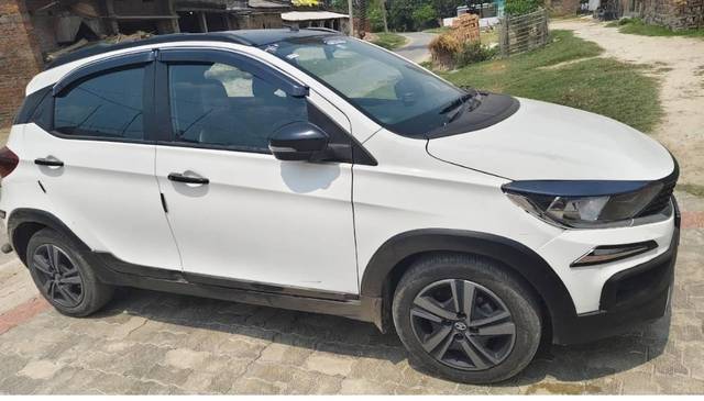 https://images10.gaadi.com/usedcar_image/4517371/original/processed_a417fb50-c210-4b51-8498-a50e3c038865.jpg?imwidth=6402