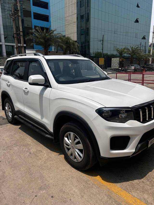 https://images10.gaadi.com/usedcar_image/4517383/original/processed_583952d4d7b60acfd486289d4f0dee9d.jpg?imwidth=6400