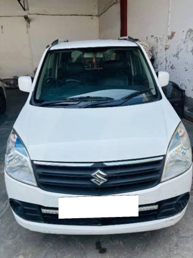https://images10.gaadi.com/usedcar_image/4517385/original/processed_00154287-75ba-4cf4-bd89-2d3c5e04b45a.jpeg?imwidth=6402
