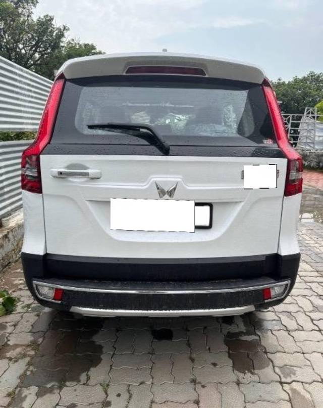 https://images10.gaadi.com/usedcar_image/4517393/original/processed_192f32e6-ae9a-4601-a223-d6324b624c10.jpeg?imwidth=6401