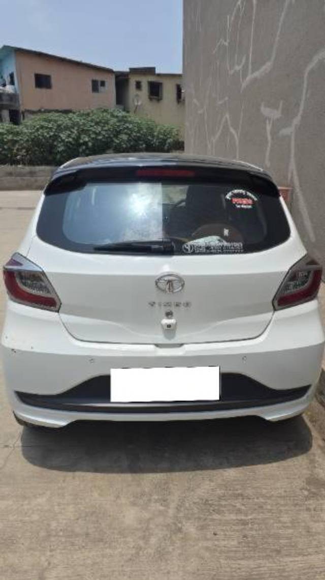 https://images10.gaadi.com/usedcar_image/4517395/original/processed_74ecf0cd-7902-4d10-b67f-b0e3994c8ba6.jpg?imwidth=6401