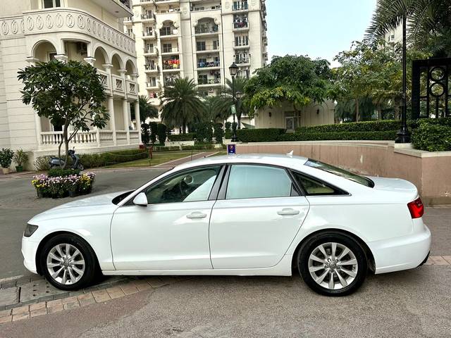https://images10.gaadi.com/usedcar_image/4517417/original/1677f59802a6d69f9b058cfb4ac2be67.jpg?imwidth=6402