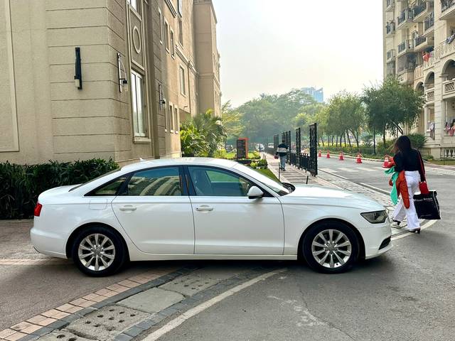 https://images10.gaadi.com/usedcar_image/4517417/original/6ca0a3d28fa8dd73b35af6052b0125ea.jpg?imwidth=6402