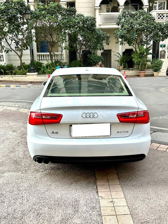 https://images10.gaadi.com/usedcar_image/4517417/original/processed_0f5adf7cfd04873b30984051da210d17.jpg?imwidth=6401