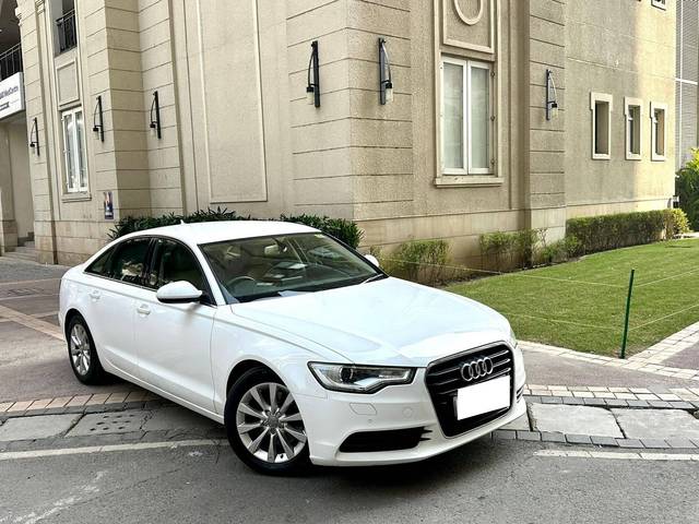 https://images10.gaadi.com/usedcar_image/4517417/original/processed_7042faa2b1450c33cf21a3a3c63dc028.jpg?imwidth=6400