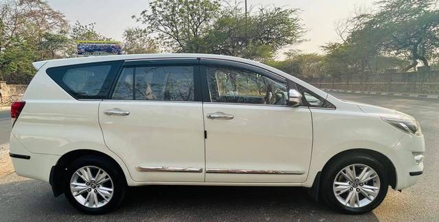 https://images10.gaadi.com/usedcar_image/4517457/original/processed_fad428423f0ccb8ff6e4c4020049c876.jpg?imwidth=6401