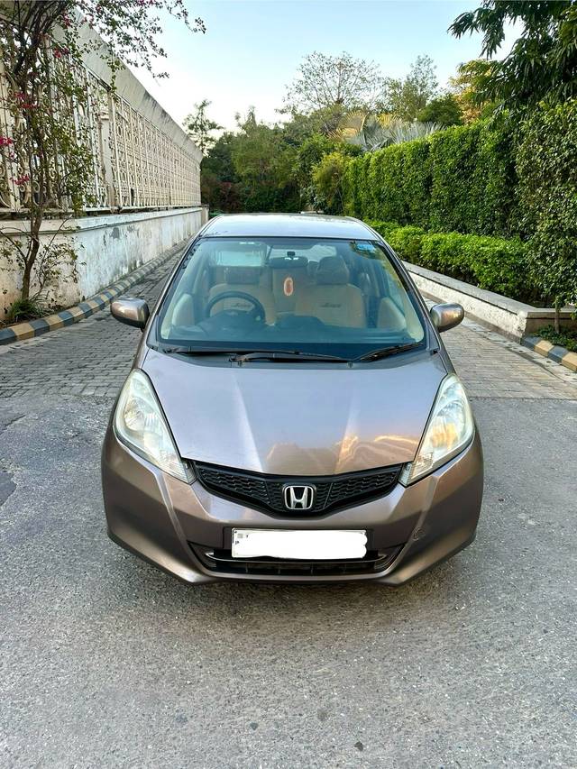 https://images10.gaadi.com/usedcar_image/4517458/original/d576c63aedf6af24e08ab0daa124aa38.jpg?imwidth=6400