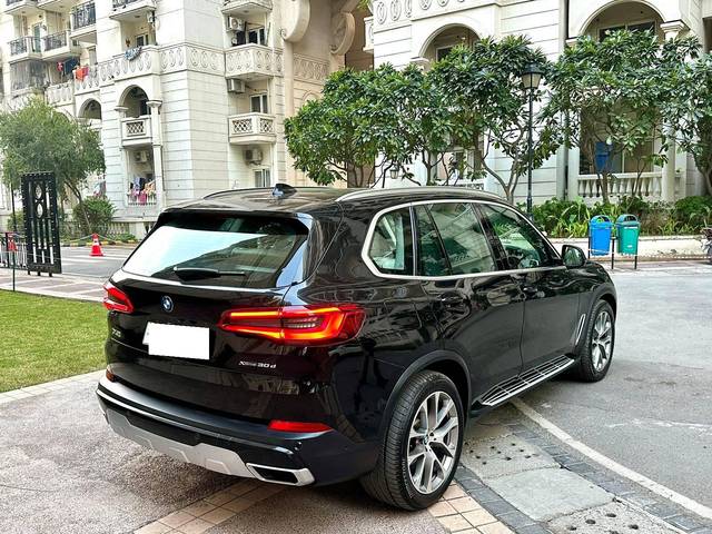 https://images10.gaadi.com/usedcar_image/4517469/original/processed_b9f5abd691de51afd10fc314b16c34a4.jpg?imwidth=6402