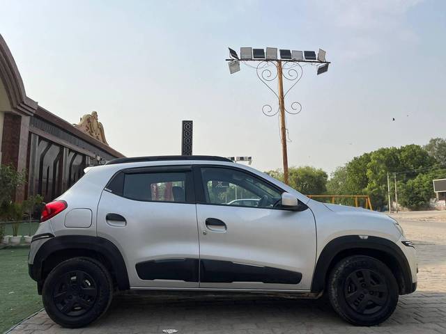 https://images10.gaadi.com/usedcar_image/4517512/original/processed_ae7b6e985c4aa74b10cb6dd118a91ea0.jpg?imwidth=6401