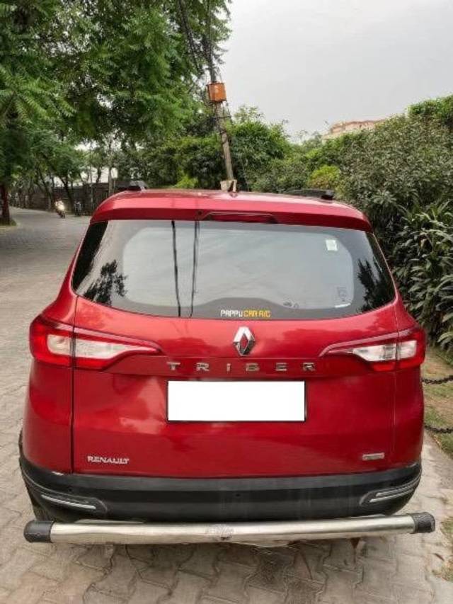 https://images10.gaadi.com/usedcar_image/4517545/original/processed_be2e77b7-20b5-4141-92a8-32e334307bed.jpeg?imwidth=6400