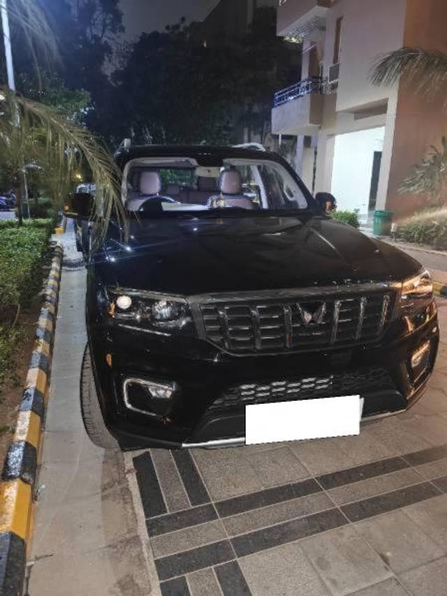 https://images10.gaadi.com/usedcar_image/4517547/original/processed_25de3660-598b-497c-a70b-3f86e718b46b.jpg?imwidth=6400