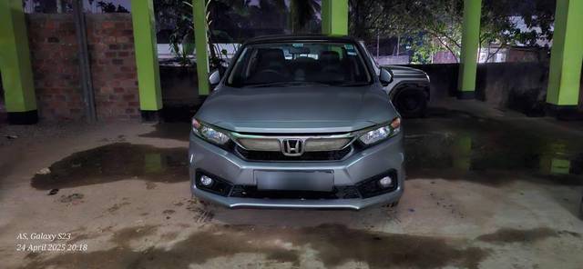 https://images10.gaadi.com/usedcar_image/4517569/original/processed_82287d13-4704-498c-94e3-43b01fb623cb.jpg?imwidth=6400