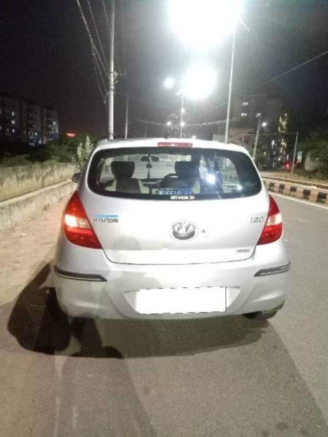 https://images10.gaadi.com/usedcar_image/4517570/original/processed_457f2302-a876-450f-a7cf-29ed8c18040f.jpg?imwidth=6400