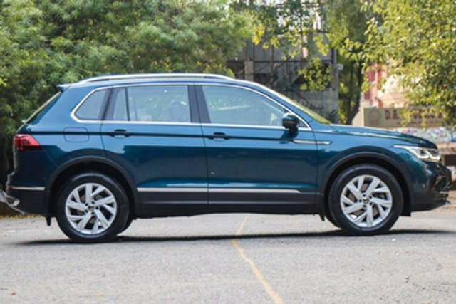 https://images10.gaadi.com/usedcar_image/4517600/original/e6224b728abde84a83769beb8a0f46a3.jpg?imwidth=6402