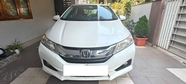 https://images10.gaadi.com/usedcar_image/4517620/original/processed_48ba24a8-84e6-4fec-8f13-423e37eda378.jpg?imwidth=6402