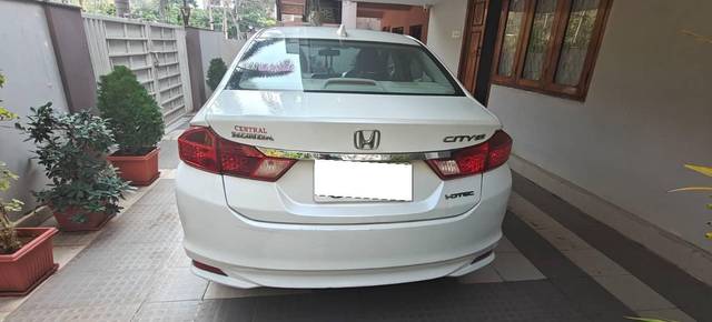 https://images10.gaadi.com/usedcar_image/4517620/original/processed_8e4c32c4-99ec-4598-99dc-ff56e3899aee.jpg?imwidth=6401