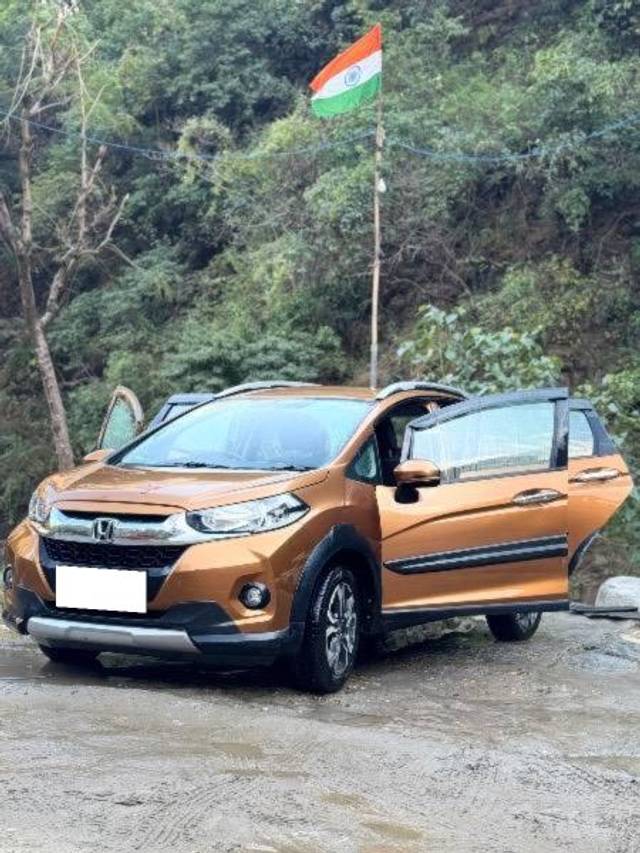 https://images10.gaadi.com/usedcar_image/4517641/original/processed_b8d58df0-f62f-4ada-be9c-1662bdb38427.jpeg?imwidth=6400
