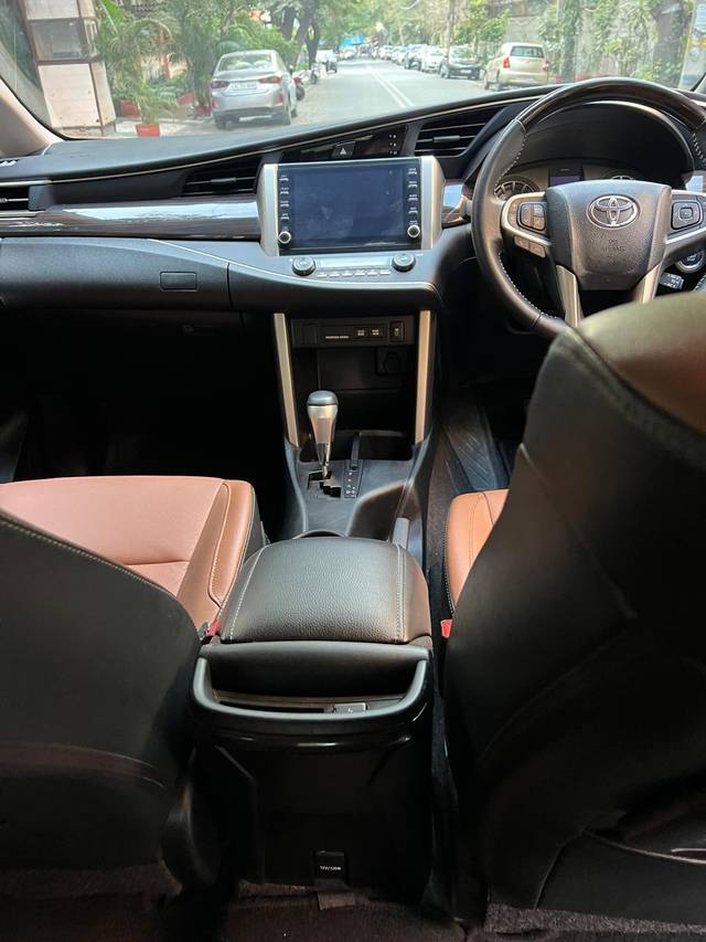 https://images10.gaadi.com/usedcar_image/4517656/original/ec21462de1d3b06a8ed49244a782cf73.jpg?imwidth=6402