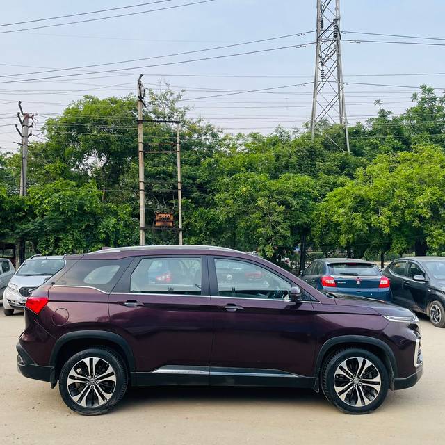 https://images10.gaadi.com/usedcar_image/4517681/original/bbe75b05cf9859401c9ec335d2add356.jpg?imwidth=6401