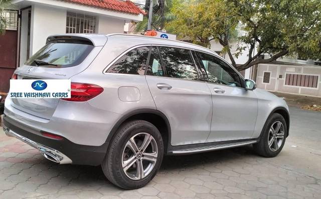 https://images10.gaadi.com/usedcar_image/4517686/original/processed_d6bf3d7ccd85f279aa204e098b0afd23.jpg?imwidth=6402