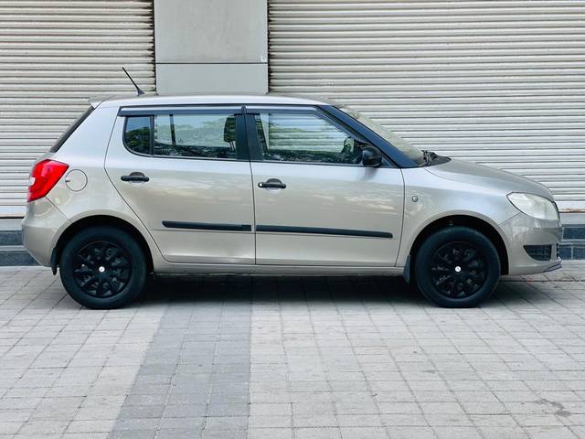 https://images10.gaadi.com/usedcar_image/4517696/original/8fa4cc42d79fca43caffc9399361275a.jpg?imwidth=6401
