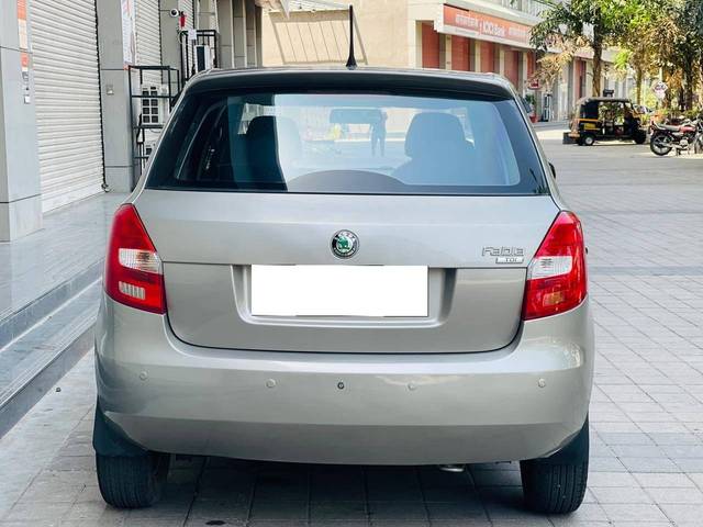 https://images10.gaadi.com/usedcar_image/4517696/original/processed_25e9f5620367eb70932767f12df46edf.jpg?imwidth=6402