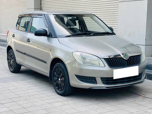 https://images10.gaadi.com/usedcar_image/4517696/original/processed_b2ce4123b9a22887685193e4489f5735.jpg?imwidth=6400