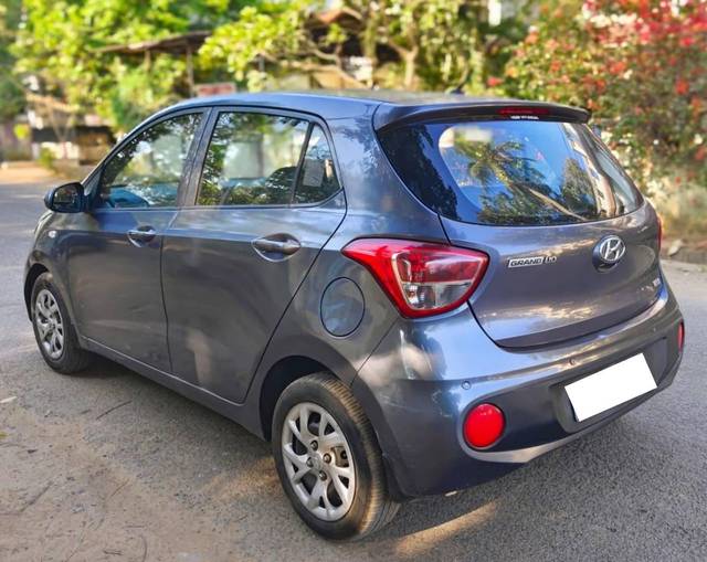 https://images10.gaadi.com/usedcar_image/4517709/original/processed_6749f95e1494f7611f6225228fe67015.jpg?imwidth=6402