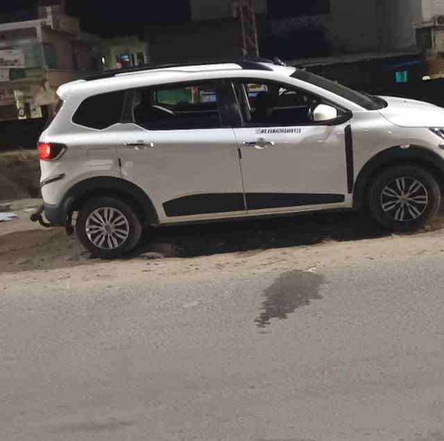 https://images10.gaadi.com/usedcar_image/4517712/original/processed_9a681b2b-9609-4976-a157-6b2a2c409615.jpg?imwidth=6401