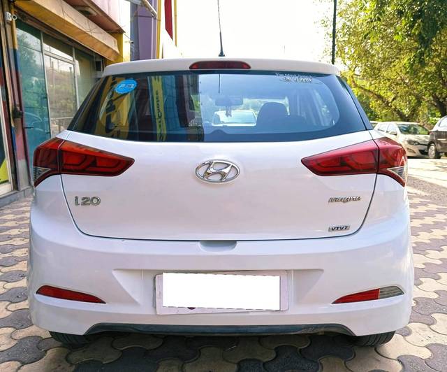 https://images10.gaadi.com/usedcar_image/4517713/original/processed_a57a0ed62fa02eecbc09aaf0eaff0a79.jpeg?imwidth=6402