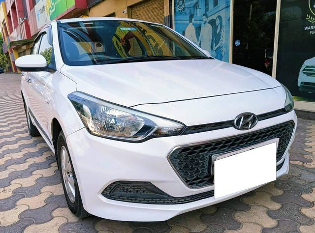 https://images10.gaadi.com/usedcar_image/4517713/original/processed_f0d137027ce9767617f8e3d827e328cc.jpeg?imwidth=6400