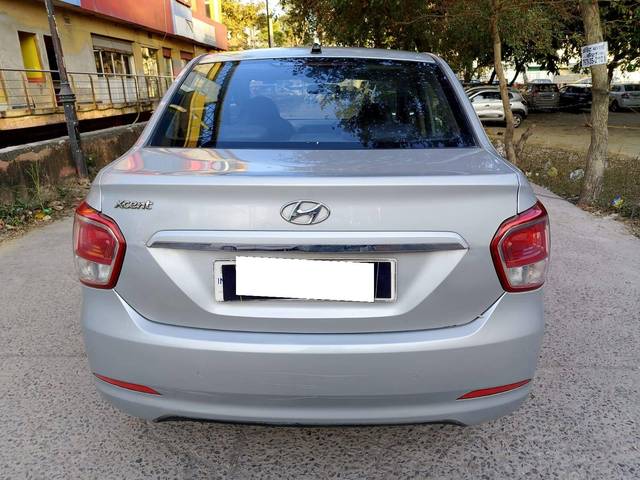 https://images10.gaadi.com/usedcar_image/4517750/original/processed_92ff9b220e906b10562c0da0f5c1f57f.jpeg?imwidth=6401